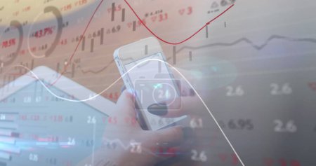 Imagen del procesamiento de datos financieros sobre el hombre utilizando un teléfono inteligente con pantalla en blanco. Concepto global de computación, negocios, finanzas y procesamiento de datos imagen generada digitalmente.