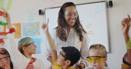 Téléchargez les photos : Image d'icônes de la science sur une enseignante biraciale souriante avec divers écoliers en laboratoire. Journée nationale des enseignants et concept de célébration image générée numériquement. - en image libre de droit