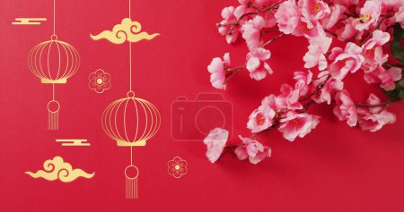 Bild von chinesischem Muster und Blütendekoration auf rotem Hintergrund. Chinesisches Neujahr, Fest, Feier und Brauchtumskonzept digital generiertes Bild.
