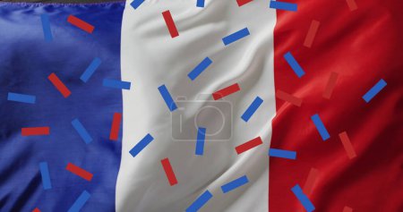 Bild von Konfetti über der französischen Flagge. Globaler Patriotismus, Feier, Sport und digitales Schnittstellenkonzept digital generiertes Image.