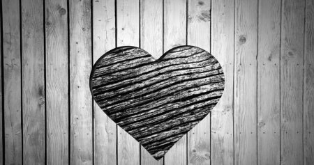 Téléchargez les photos : Image de forme de coeur découpée en bois, avec motif de grain de bois mobile, noir et blanc. Nature et amour, concept de fond abstrait monochrome rétro image générée numériquement. - en image libre de droit