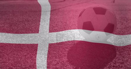 Téléchargez les photos : Image du drapeau du Danemark agitant sur le ballon de football. Concept de coupe du monde de football image générée numériquement. - en image libre de droit
