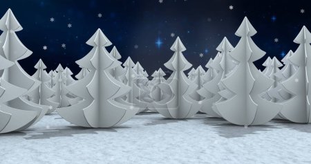 Téléchargez les photos : Des flocons de neige tombant sur plusieurs arbres sur le paysage hivernal contre des étoiles bleues brillantes dans le ciel nocturne. Noël fête et concept de célébration - en image libre de droit