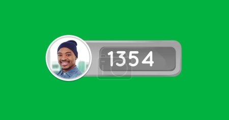 Téléchargez les photos : Image de comptage des chiffres dans une boîte grise et une photo recadrée d'un homme noir portant un bonnet sur fond vert - en image libre de droit
