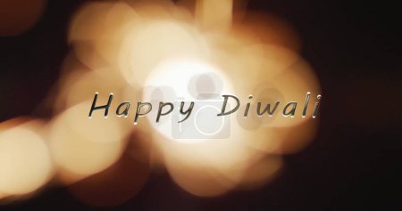 Foto de Imagen de texto diwali feliz sobre luces brillantes sobre fondo negro. Diwali, tradición, fiesta, festividad y celebración concepto de imagen generada digitalmente. - Imagen libre de derechos