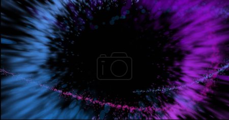 Téléchargez les photos : Image de sentiers lumineux colorés et de taches formant des cercles sur fond noir. Image de fond abstraite, concept de lumière et de mouvement générée numériquement. - en image libre de droit