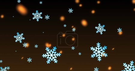 Téléchargez les photos : Flocons de neige numériques et lumières se déplaçant sur fond noir. Composite, lumière, décoration, fusée éclairante, Noël, hiver, lumineux, exposition multiple, forme. - en image libre de droit