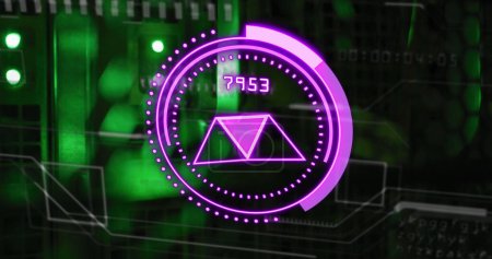Foto de Imagen de círculo púrpura con números sobre pantalla digital verde. Computadoras, procesamiento de datos y concepto de tecnología imagen generada digitalmente. - Imagen libre de derechos