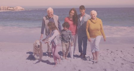 Téléchargez les photos : Famille blanche de trois générations avec chien de compagnie marchant ensemble dans le jardin. concept de famille, d'amour et de solidarité - en image libre de droit