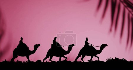 Foto de Imagen de los Reyes Magos sobre camellos sobre fondo rosa. Navidad, tradición, movimiento de celebración y concepto de color imagen generada digitalmente. - Imagen libre de derechos