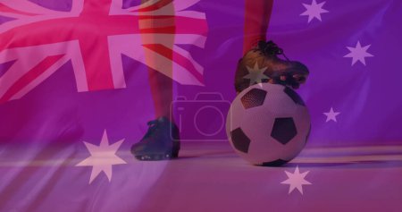 Téléchargez les photos : Image d'un footballeur afro-américain sur le drapeau australien. Patriotisme mondial, célébration, sport et concept d'interface numérique image générée numériquement. - en image libre de droit