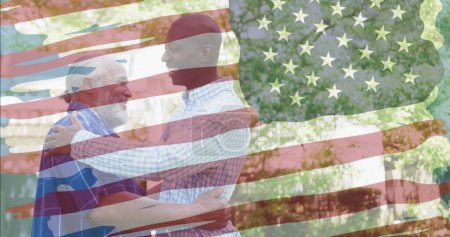 Téléchargez les photos : Image du drapeau des Etats-Unis sur l'homme afro-américain caucasien avec son fils adulte. patriotisme et concept de célébration image générée numériquement. - en image libre de droit