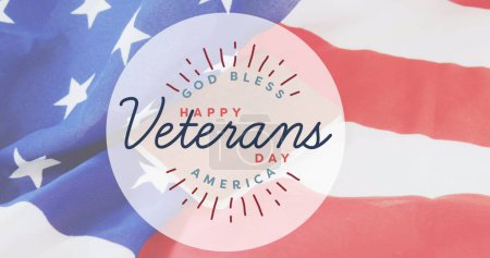 Foto de Imagen del feliz texto del día de los veteranos sobre la bandera americana. patriotismo y concepto de celebración imagen generada digitalmente. - Imagen libre de derechos