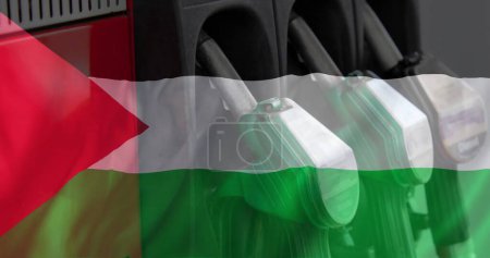 Téléchargez les photos : Image de pompes à huile sur le drapeau de palestine. Concept de finance, d'entreprise et d'industrie pétrolière image générée numériquement. - en image libre de droit