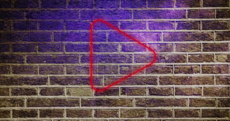 Téléchargez les photos : Image d'un pouce rouge vers le bas panneau néon sur le mur de briques - en image libre de droit