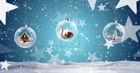 Téléchargez les photos : Image de bulles de Noël et d'étoiles avec de la neige tombant sur fond bleu. Noel, tradition et concept de célébration image générée numériquement. - en image libre de droit