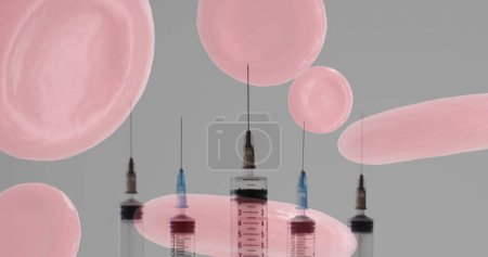 Foto de Imagen de glóbulos rojos y jeringas sobre fondo gris. Ciencia, investigación y concepto de laboratorio imagen generada digitalmente. - Imagen libre de derechos