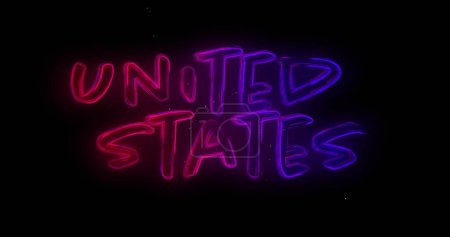 Foto de Imagen digital de gradiente azul y rojo Texto de Estados Unidos mientras los fuegos artificiales rosas explotan sobre un fondo negro. 4k - Imagen libre de derechos
