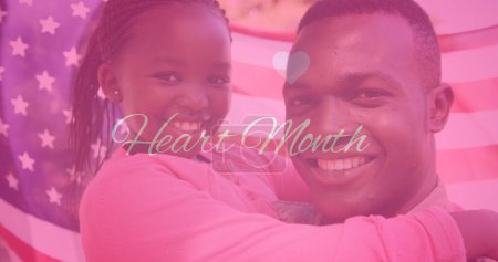 Foto de Imagen del corazón del mes de texto corazones sobre el hombre afroamericano y su hija en la bandera de EE.UU.. concepto de moda y estilo de vida, imagen generada digitalmente. - Imagen libre de derechos