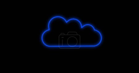 Téléchargez les photos : Image de l'icône du nuage bleu néon clignotant sur fond noir. Concept mondial de médias sociaux, de connexions, d'informatique et de traitement des données image générée numériquement. - en image libre de droit
