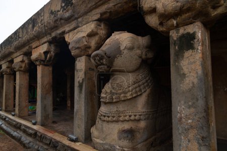 Foto de Antiguas estatuas en el gran templo de Thanjavur. El gran templo de Thanjavur Patrimonio de la Humanidad UNESCO. Templo de Thanjavur Brihadeeswara - Imagen libre de derechos
