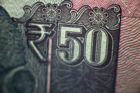 Foto de El cierre de la vista de 50 rupias antiguas billete de moneda india. - Imagen libre de derechos