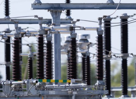 Komponenten für Umspannwerke: Isolatoren und elektrische Ausrüstung für eine effiziente Stromverteilung