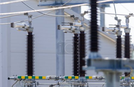 Componentes de la subestación de transmisión de alto voltaje: Aisladores y equipos eléctricos para una distribución eficiente de la energía