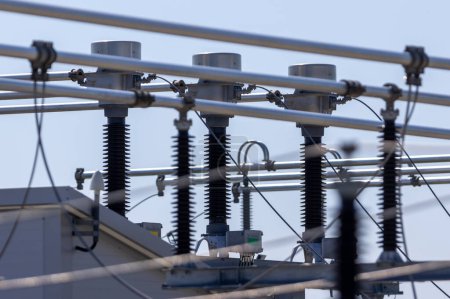 Composants de la sous-station de transmission haute tension : Isolateurs et équipements électriques pour une distribution efficace de l'énergie