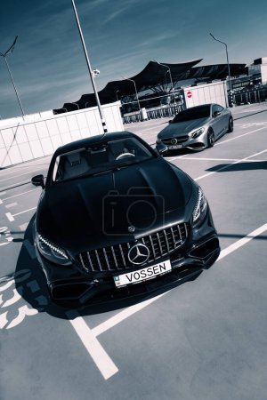 Foto de Kiev, Ucrania - 15.11.2022: Mercedes-Benz S63 Coupe AMG - Imagen libre de derechos