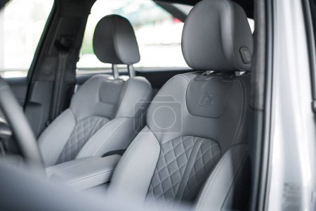 Foto de Kiev, Ucrania - 15.11.2022: Audi SQ7 ABT - Imagen libre de derechos
