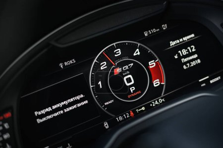 Foto de Kiev, Ucrania - 15.11.2022: Audi SQ7 ABT - Imagen libre de derechos