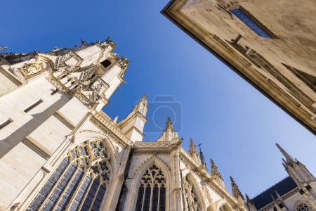 Foto de View of the famous Amiens Cathedral in Amiens, Hauts-de-France, France - Imagen libre de derechos