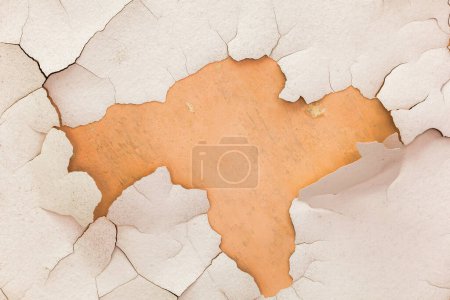 Téléchargez les photos : Background picture of cracked paint of an old wall - en image libre de droit