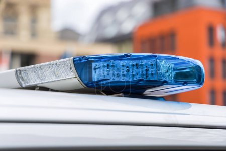 Foto de Imagen de una luz azul en un coche polic alemán - Imagen libre de derechos