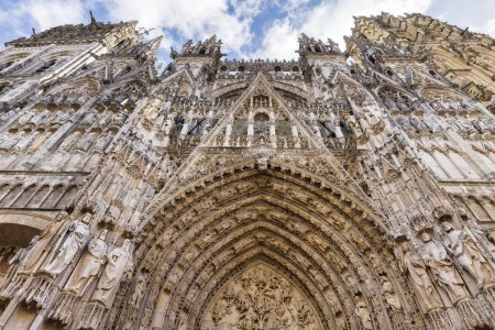 Foto de Imagen del portal principal de la Catedral de Rouen en Rouen, Francia - Imagen libre de derechos