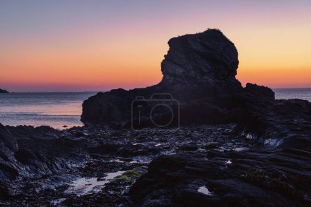 Téléchargez les photos : Photo d'un coucher de soleil sur la plage de la péninsule de Crozon, France - en image libre de droit