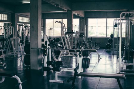 Photo pour Background of fitness gym with bodybuilding station - image libre de droit