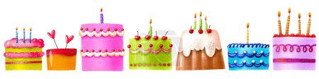 Foto de Set con coloridos pasteles de cumpleaños. Pasteles con velas y decoraciones. Postres dulces con crema y bizcochos, cupcakes y pasteles. Bebé lindo conjunto sobre fondo aislado. Desser de vacaciones - Imagen libre de derechos
