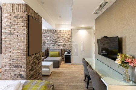 Téléchargez les photos : Interior of a modern hotel apartment with brick wall decoration - en image libre de droit