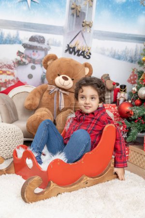 Foto de Kid playing with Christmas presents - Imagen libre de derechos