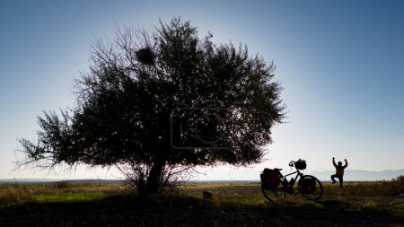 Foto de Estilo de vida legendario, la vida en bicicleta y las bellezas de los viajes - Imagen libre de derechos