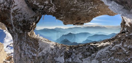 Téléchargez les photos : Fascinantes, impressionnantes, mystiques et imposantes chaînes de montagnes et paysages - en image libre de droit