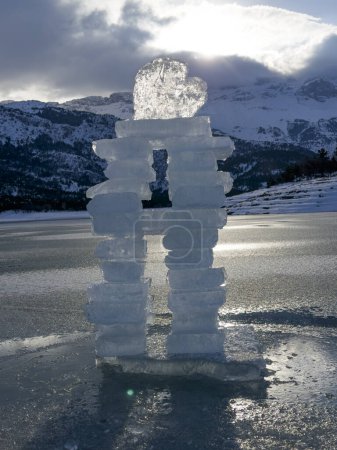 Téléchargez les photos : Creating creative designs with ice patterns in nature - en image libre de droit
