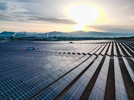 Téléchargez les photos : Propulser l'avenir : les panneaux solaires de nouvelle génération éclairent les possibilités - en image libre de droit