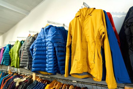 Colección de chaquetas deportivas al aire libre, perfectas para aventura y estilo de vida activo