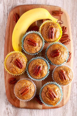 Téléchargez les photos : Muffins au son d'avoine banane et pacane - en image libre de droit