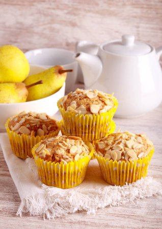 Téléchargez les photos : Pear and almond cakes, served on wooden table - en image libre de droit