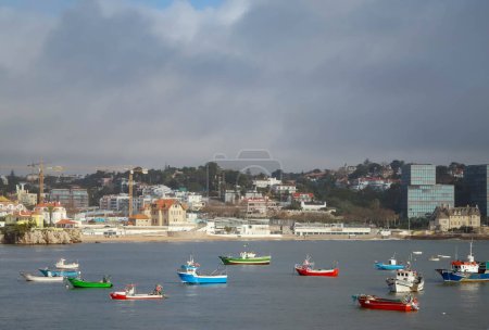 Foto de Boats in the bay in Cascais Portugal - Imagen libre de derechos