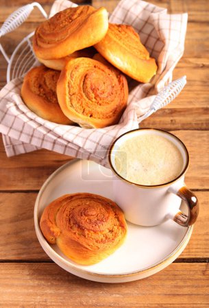 Téléchargez les photos : Nut filling swirl buns and coffee - en image libre de droit